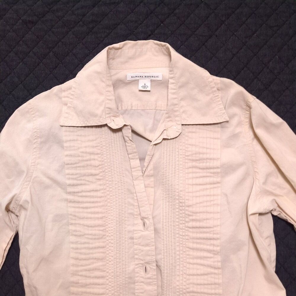 Banana Republic Pleated Button Up Shirt Womens S Beige Long Sleeve bib front